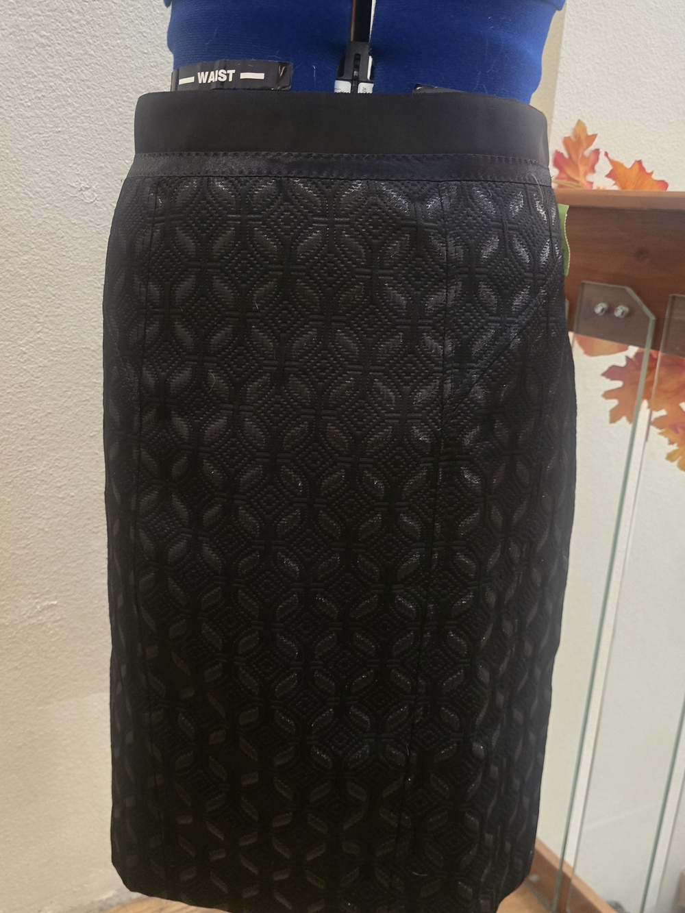 ANN TAYLOR Size 8 Black Textured Geometric Jacquard Pencil Skirt Back Zip